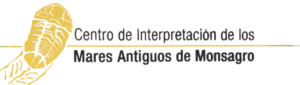 Logo del Centro de Interpretación de los Mares Antiguos de Monsagro con fósil de trilobites en dorado